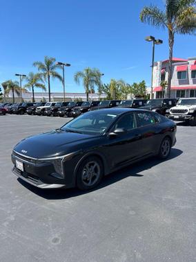 Aurora Black Pearl 2025 Kia K4 LXS