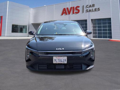 Aurora Black Pearl 2025 Kia K4 LXS
