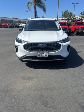 Oxford White 2025 Ford Escape Active