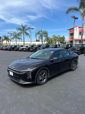 Aurora Black Pearl 2025 Kia K4 LXS