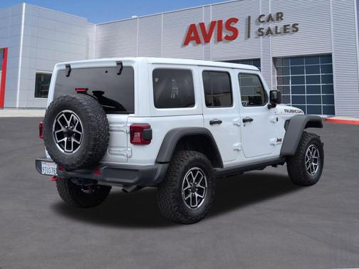 Bright White Clearcoat 2025 Jeep Wrangler Rubicon