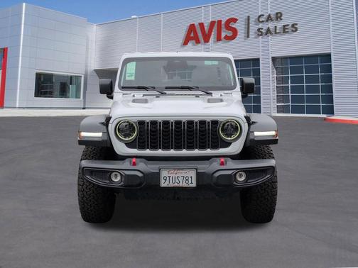 Bright White Clearcoat 2025 Jeep Wrangler Rubicon