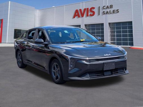 Aurora Black Pearl 2025 Kia K4 LXS