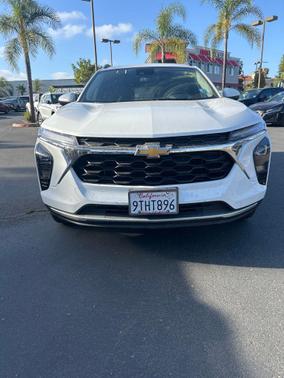 Summit White 2025 Chevrolet Trax LT