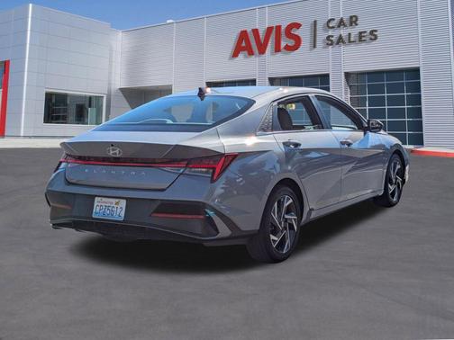 2025 Hyundai ELANTRA SEL