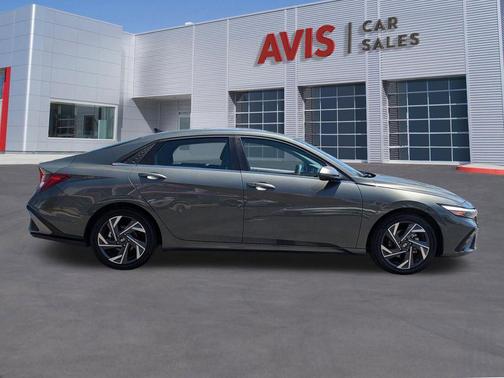 2025 Hyundai ELANTRA SEL