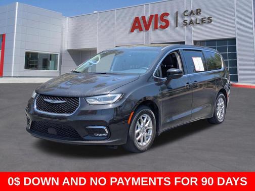 Brilliant Black Crystal Pearlcoat 2023 Chrysler Pacifica Touring L