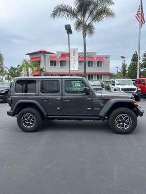 Granite Crystal Metallic Clearcoat 2025 Jeep Wrangler Rubicon