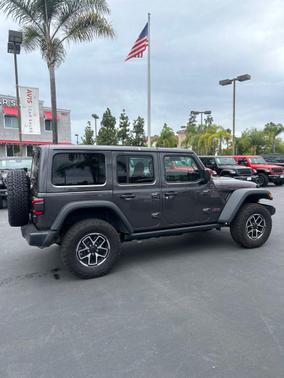 Granite Crystal Metallic Clearcoat 2025 Jeep Wrangler Rubicon