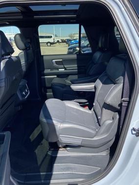 Glacier Gray Metallic TriCoat 2025 Ford Expedition Platinum