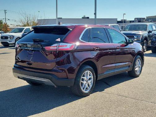 Burgundy Velvet Metallic Tinted Clearcoat 2023 Ford Edge SEL