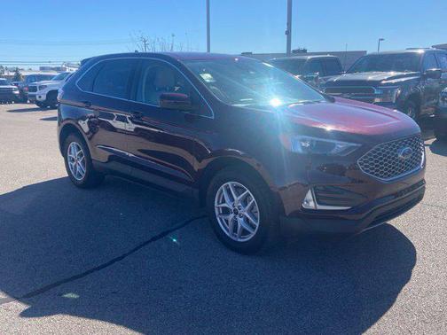 Burgundy Velvet Metallic Tinted Clearcoat 2023 Ford Edge SEL