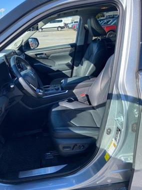 2024 Toyota Highlander Platinum