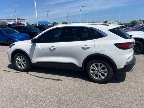 STAR WHITE METALLIC TRI-COAT 2023 Ford Escape Active