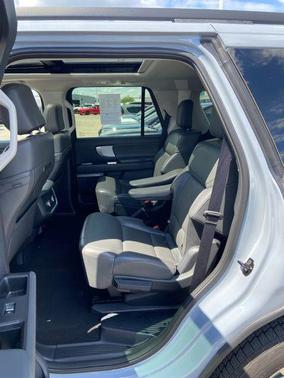 Glacier Gray Metallic TriCoat 2025 Ford Expedition Active
