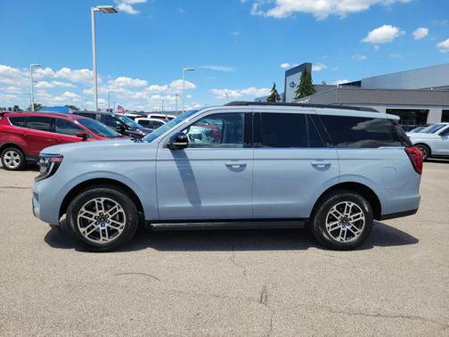 Glacier Gray Metallic TriCoat 2025 Ford Expedition Active
