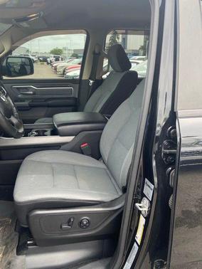 Diamond Black Crystal Pearlcoat 2020 RAM 1500 Big Horn/Lone Star