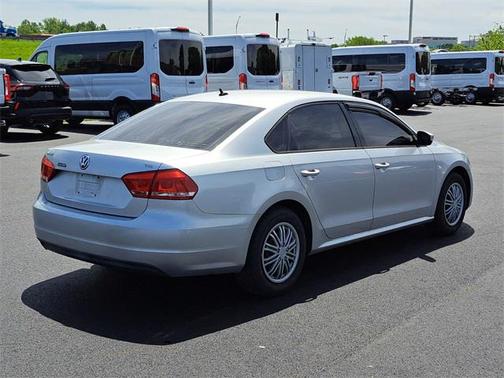2015 Volkswagen Passat 1.8T Auto S