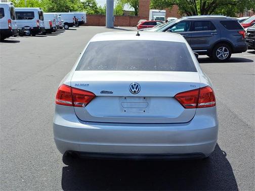 2015 Volkswagen Passat 1.8T Auto S