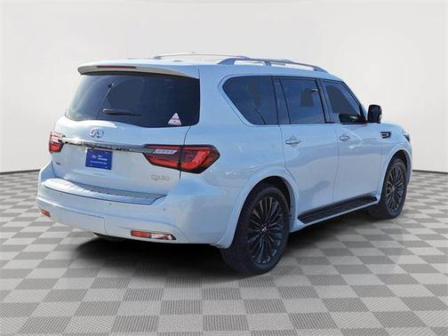 2022 INFINITI QX80 Premium Select