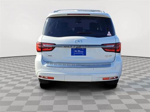 2022 INFINITI QX80 Premium Select