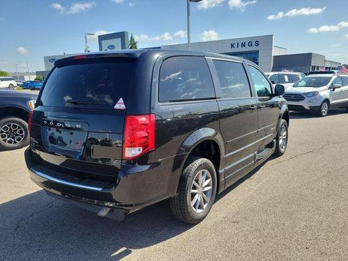 Brilliant Black Crystal Pearlcoat 2015 Dodge Grand Caravan AVP/SE