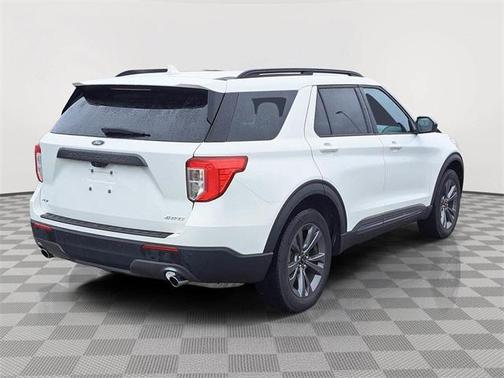 Star White Metallic Tri-Coat 2023 Ford Explorer XLT