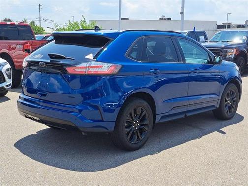2022 Ford Edge SE