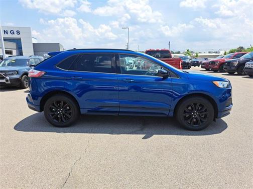 2022 Ford Edge SE