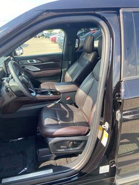 Black Metallic 2025 Ford Explorer Platinum