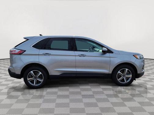 Silver Metallic 2023 Ford Edge SEL