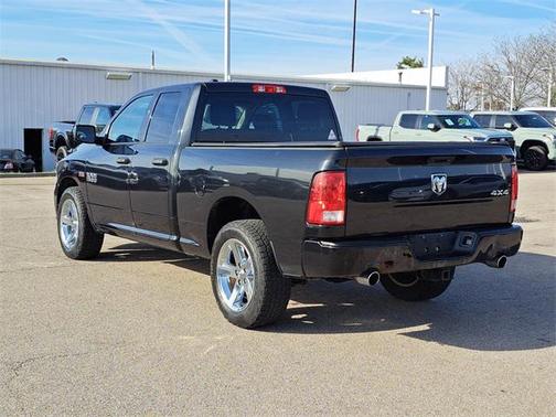 Brilliant Black Crystal Pearlcoat 2017 RAM 1500 Express