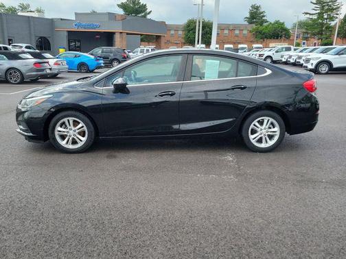 Mosaic Black Metallic 2017 Chevrolet Cruze LT