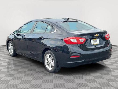 Mosaic Black Metallic 2017 Chevrolet Cruze LT