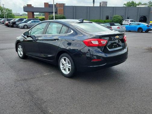 Mosaic Black Metallic 2017 Chevrolet Cruze LT