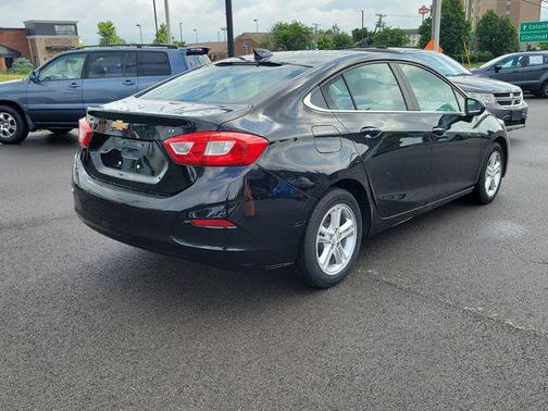 Mosaic Black Metallic 2017 Chevrolet Cruze LT
