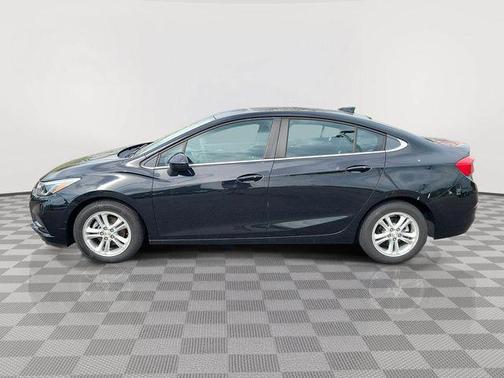Mosaic Black Metallic 2017 Chevrolet Cruze LT