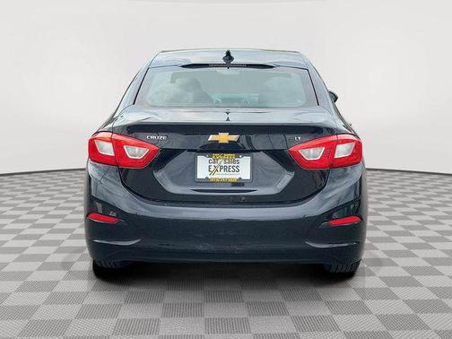 Mosaic Black Metallic 2017 Chevrolet Cruze LT
