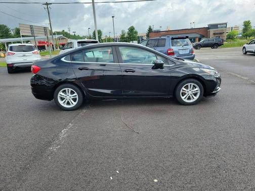 Mosaic Black Metallic 2017 Chevrolet Cruze LT