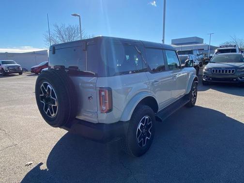 2025 Ford Bronco Outer Banks