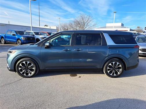 2024 Kia Carnival EX