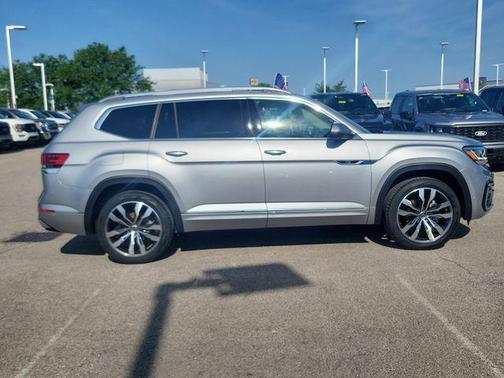 Pyrite Silver Metallic 2023 Volkswagen Atlas 3.6L SEL Premium