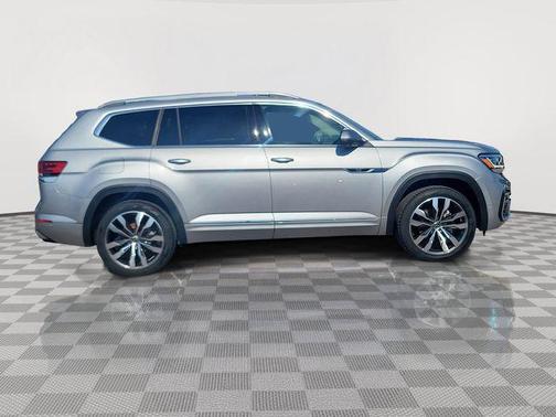Pyrite Silver Metallic 2023 Volkswagen Atlas 3.6L SEL Premium