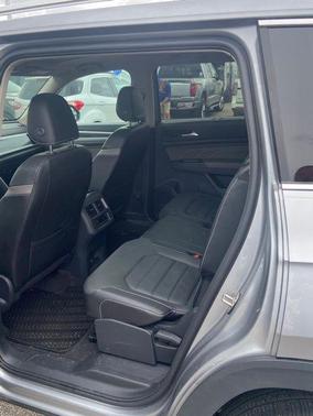 Pyrite Silver Metallic 2023 Volkswagen Atlas 3.6L SEL Premium
