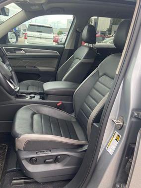Pyrite Silver Metallic 2023 Volkswagen Atlas 3.6L SEL Premium