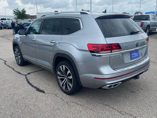 Pyrite Silver Metallic 2023 Volkswagen Atlas 3.6L SEL Premium