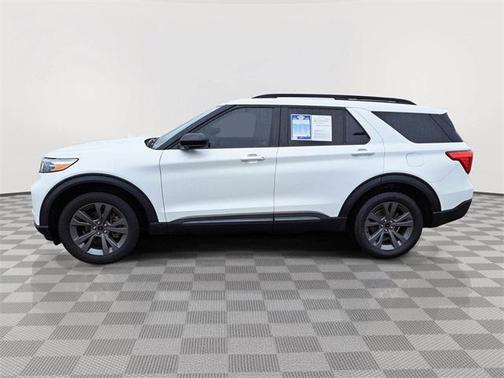 Star White Metallic Tri-Coat 2022 Ford Explorer XLT