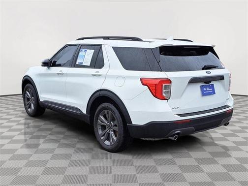 Star White Metallic Tri-Coat 2022 Ford Explorer XLT