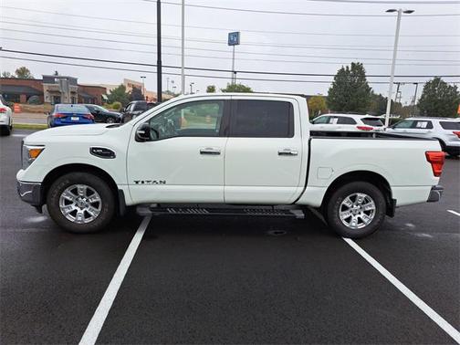 2017 Nissan Titan SV