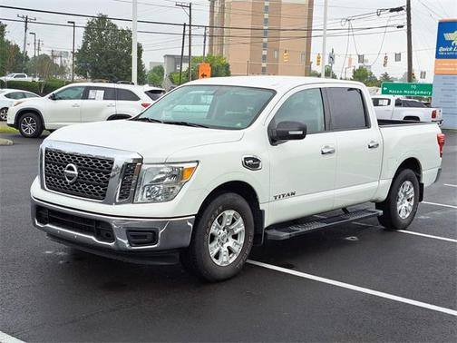 2017 Nissan Titan SV